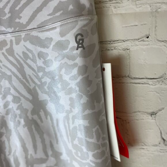 Good American Essentials Leopard Foil Bike Shorts 1 - Picture 4 of 10